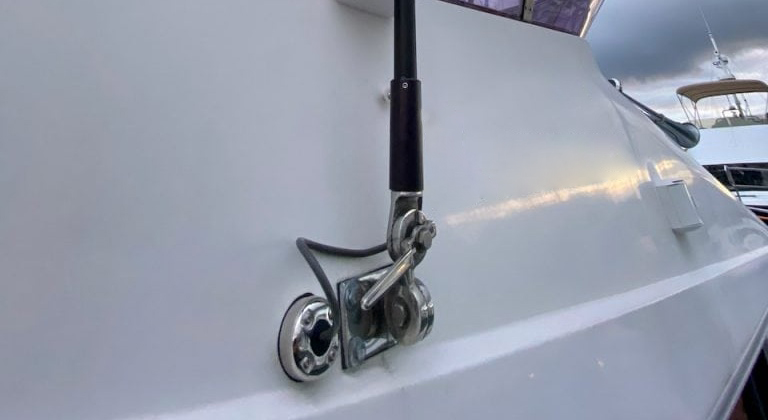 Base de antena de trinquete versátil marina