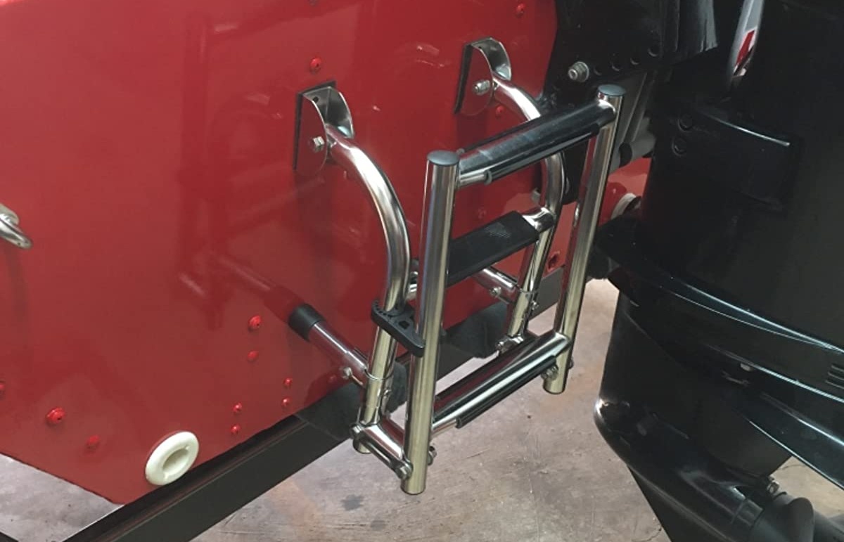 Escalera de embarque plegable