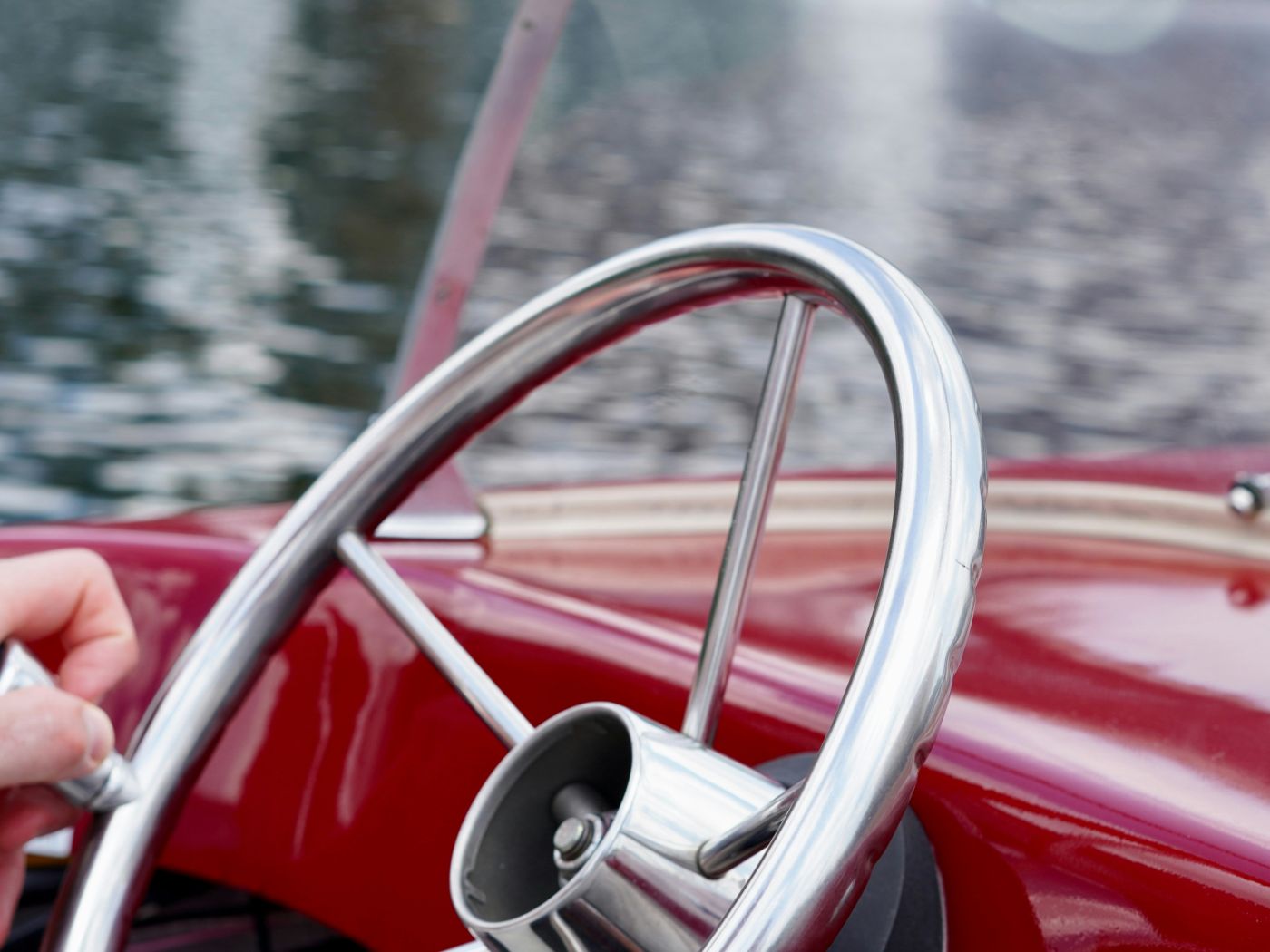 ENGINEER TALKS Ep.12: Guía de tamaño del volante de barco: diámetro, profundidad del plato y ergonomía de la perilla de velocidad